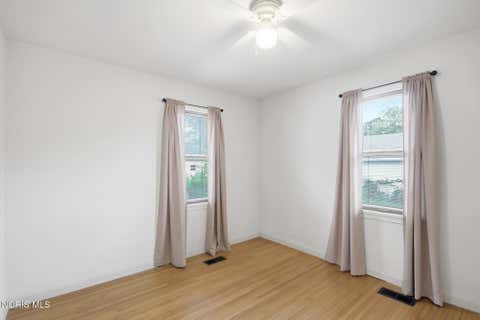 Tiny photo for 941 N Summit Street, Bowling Green, OH 43402 (MLS # 10010090)