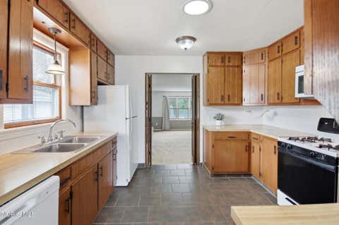 Tiny photo for 941 N Summit Street, Bowling Green, OH 43402 (MLS # 10010090)