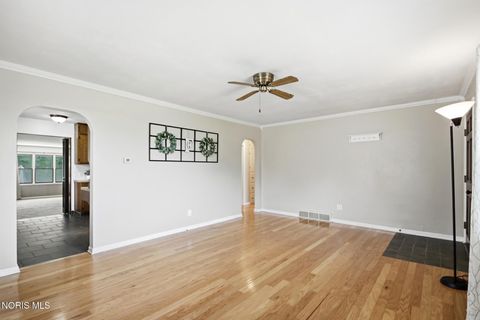 Tiny photo for 941 N Summit Street, Bowling Green, OH 43402 (MLS # 10010090)