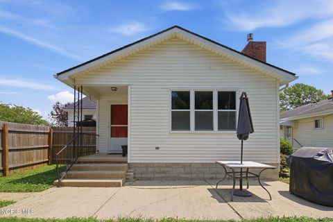 Tiny photo for 941 N Summit Street, Bowling Green, OH 43402 (MLS # 10010090)