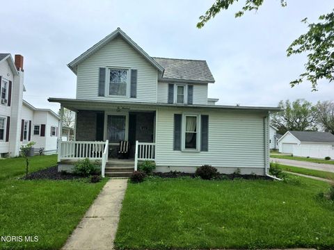 Photo of 200 S Patterson Street, Gibsonburg, OH 43431 (MLS # 10007034)