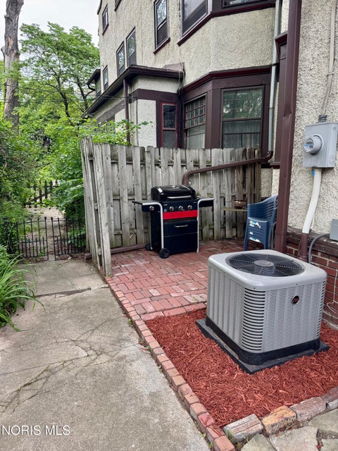 Tiny photo for 2353 Scottwood Avenue # 4, Toledo, OH 43620 (MLS # 10008809)