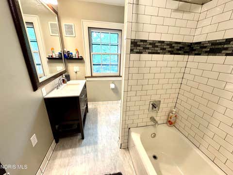 Tiny photo for 2353 Scottwood Avenue # 4, Toledo, OH 43620 (MLS # 10008809)