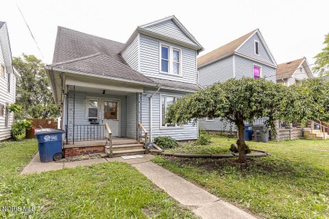 Homes For Sale - 824 Delence Street<br/> Toledo, OH 43605