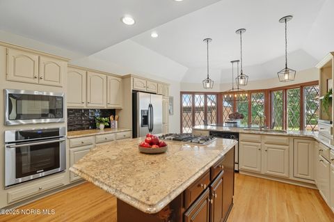 Tiny photo for 3704 Brookside Road, Ottawa Hills, OH 43606 (MLS # 10000140)