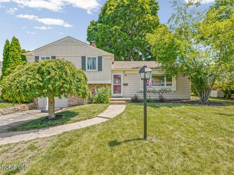 Photo of 1957 Heatherlawn Drive, Toledo, OH 43614 (MLS # 10010644)