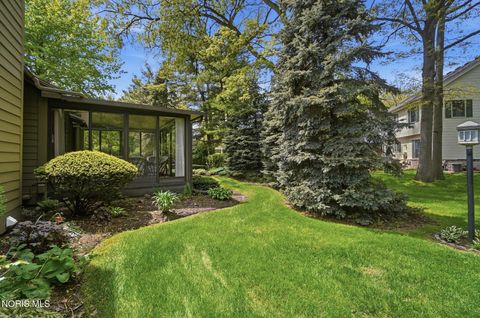 Tiny photo for 2939 Joelle Drive, Toledo, OH 43617 (MLS # 10007486)