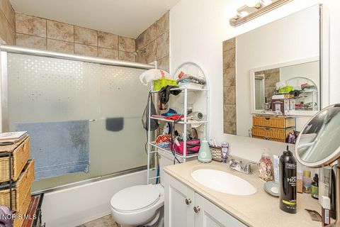 Tiny photo for 3693 Lakepointe Drive, Northwood, OH 43619 (MLS # 10006920)