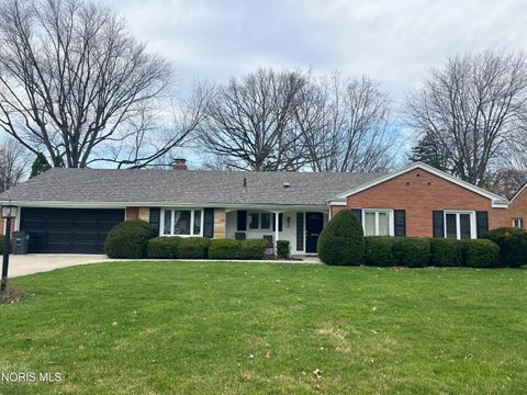 Photo of 2274 W Country Club Parkway, Toledo, OH 43614 (MLS # 10005722)