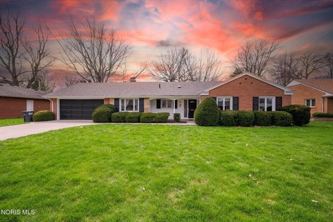 Photo of 2274 W Country Club Parkway, Toledo, OH 43614 (MLS # 10005722)