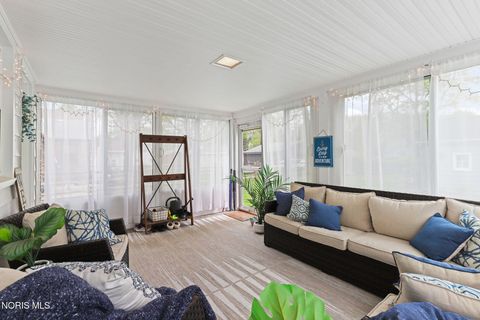 Tiny photo for 548 E Indiana Avenue, Perrysburg, OH 43551 (MLS # 10007557)