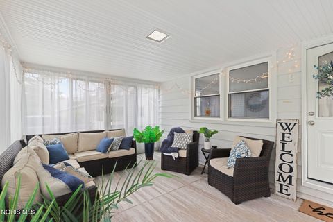 Tiny photo for 548 E Indiana Avenue, Perrysburg, OH 43551 (MLS # 10007557)