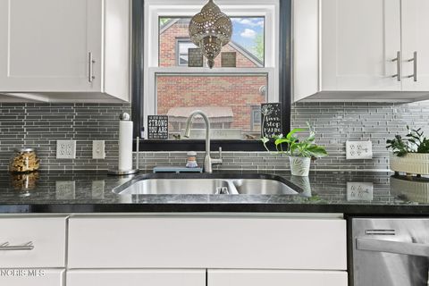 Tiny photo for 548 E Indiana Avenue, Perrysburg, OH 43551 (MLS # 10007557)
