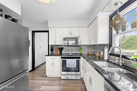 Tiny photo for 548 E Indiana Avenue, Perrysburg, OH 43551 (MLS # 10007557)
