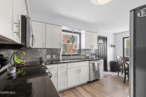 Tiny photo for 548 E Indiana Avenue, Perrysburg, OH 43551 (MLS # 10007557)