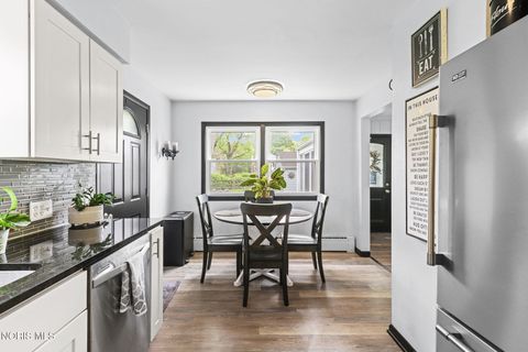 Tiny photo for 548 E Indiana Avenue, Perrysburg, OH 43551 (MLS # 10007557)