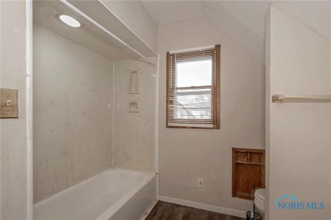 Tiny photo for 532 Toronto Avenue, Toledo, OH 43609 (MLS # 10014201)