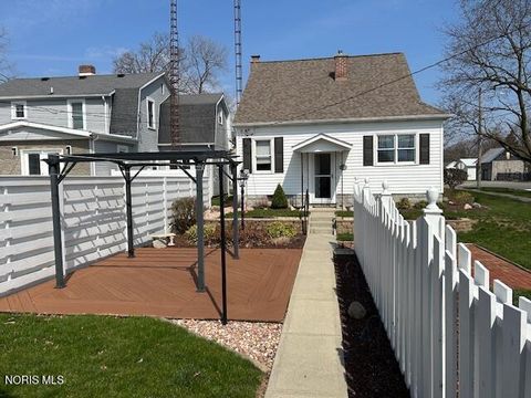 Photo of 148 E Lynn Street, Edgerton, OH 43517 (MLS # 10005752)