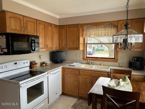 Tiny photo for 148 E Lynn Street, Edgerton, OH 43517 (MLS # 10005752)