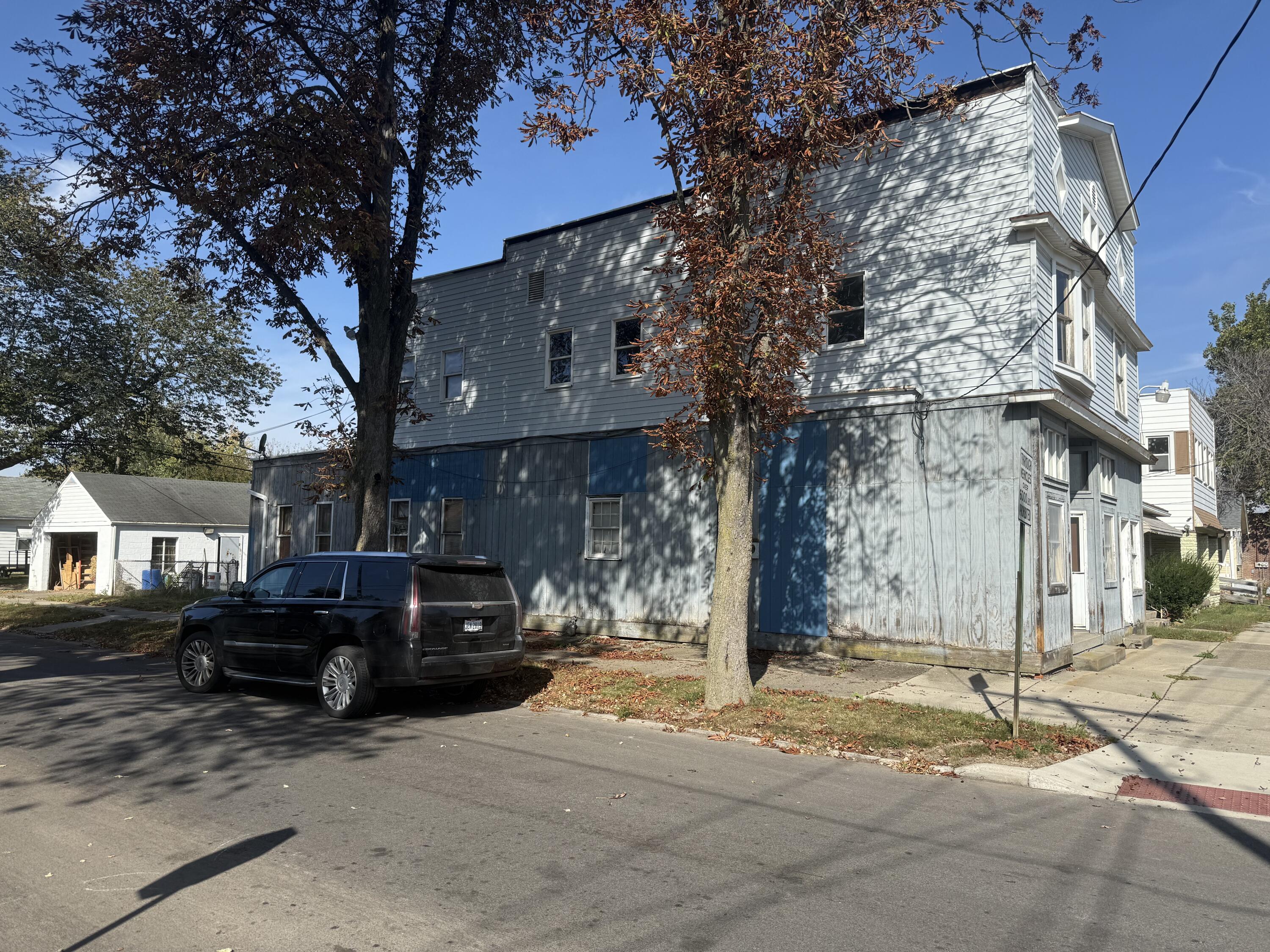 3137 Elm Street