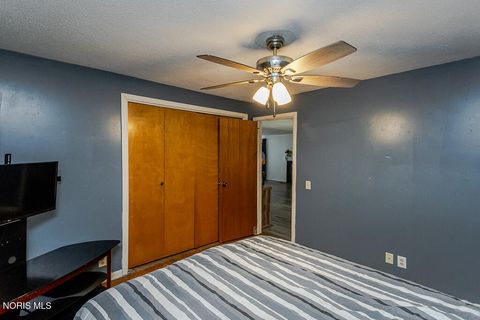 Tiny photo for 817 W Center Street, Fostoria, OH 44830 (MLS # 10004964)