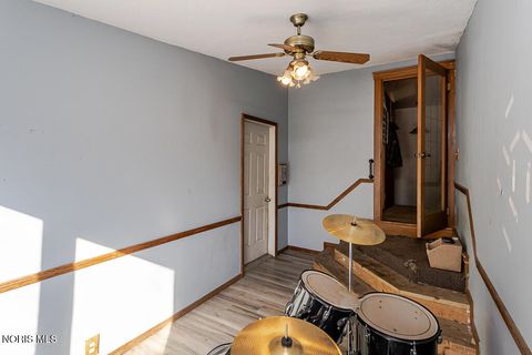 Tiny photo for 817 W Center Street, Fostoria, OH 44830 (MLS # 10004964)