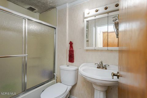 Tiny photo for 817 W Center Street, Fostoria, OH 44830 (MLS # 10004964)