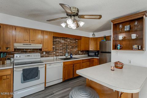 Tiny photo for 817 W Center Street, Fostoria, OH 44830 (MLS # 10004964)