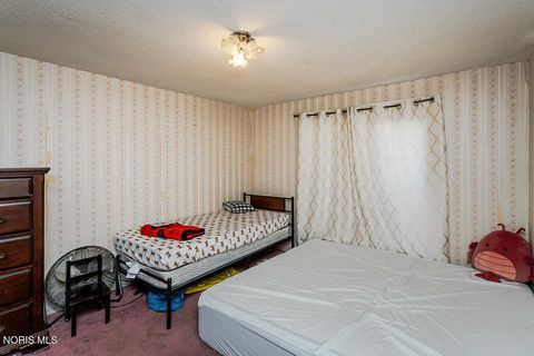 Tiny photo for 817 W Center Street, Fostoria, OH 44830 (MLS # 10004964)