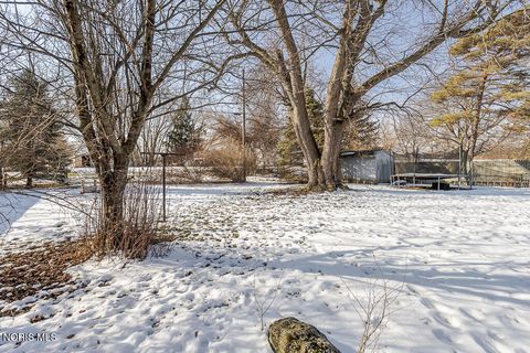 Tiny photo for 817 W Center Street, Fostoria, OH 44830 (MLS # 10004964)