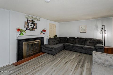 Tiny photo for 817 W Center Street, Fostoria, OH 44830 (MLS # 10004964)