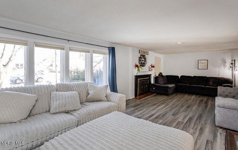 Tiny photo for 817 W Center Street, Fostoria, OH 44830 (MLS # 10004964)