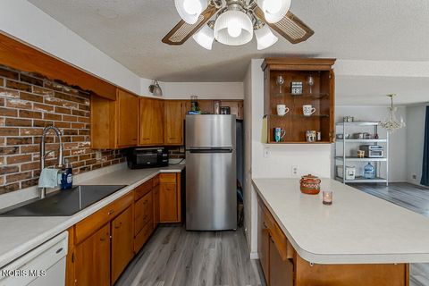 Tiny photo for 817 W Center Street, Fostoria, OH 44830 (MLS # 10004964)