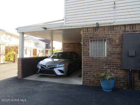 Tiny photo for 6818 Fenwyck Road #Apt 14, Maumee, OH 43537 (MLS # 10000724)
