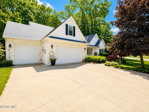 Homes For Sale - 741 Whisperwood Parkway<br/> Lucas County, Holland, OH 43528