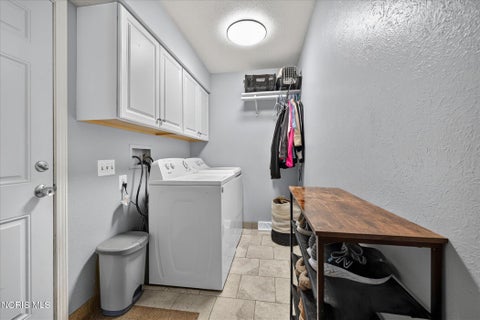 Tiny photo for 937 Bexley Drive, Perrysburg, OH 43551 (MLS # 10010021)