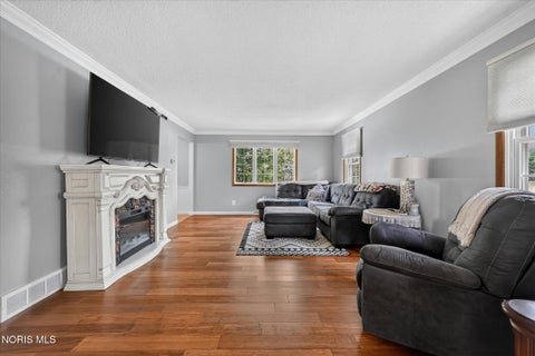 Tiny photo for 937 Bexley Drive, Perrysburg, OH 43551 (MLS # 10010021)