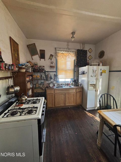 Tiny photo for 722 Walnut Street, Toledo, OH 43604 (MLS # 10006275)
