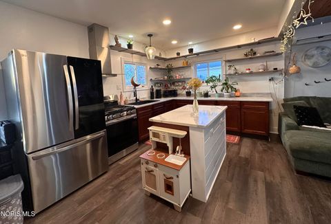 Tiny photo for 919 S Main Street, Fostoria, OH 44830 (MLS # 10004548)