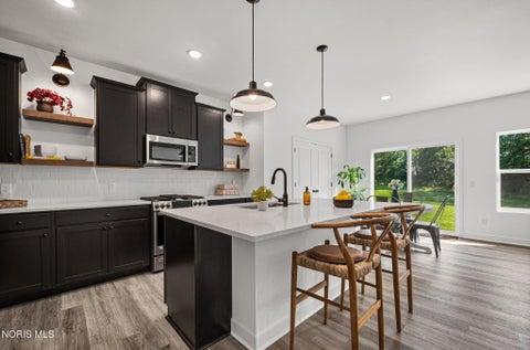 Tiny photo for 1752 Wexford Drive, Bowling Green, OH 43402 (MLS # 10012347)