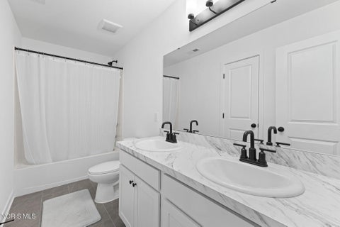 Tiny photo for 1752 Wexford Drive, Bowling Green, OH 43402 (MLS # 10012347)