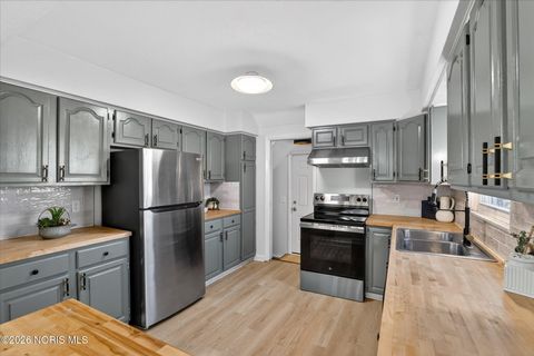 Tiny photo for 2550 Secor Road, Toledo, OH 43606 (MLS # 10003082)