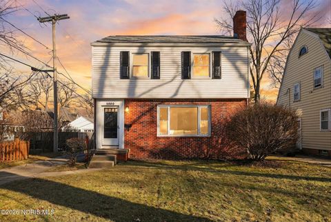 Photo of 2550 Secor Road, Toledo, OH 43606 (MLS # 10003082)