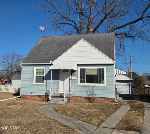 Photo of 706 Carver Boulevard, Toledo, OH 43607 (MLS # 10004632)