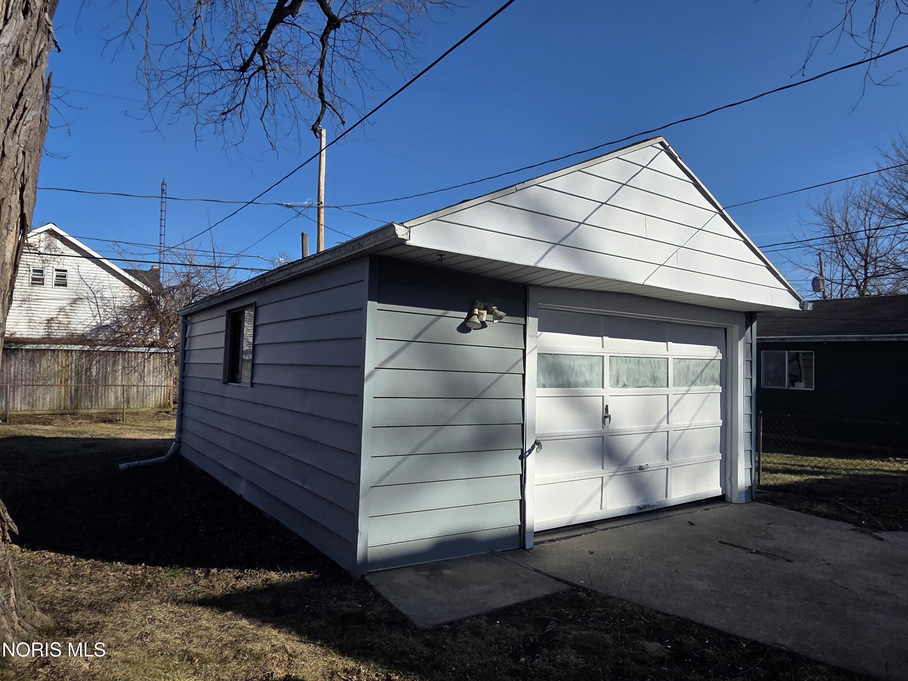 706 Carver Boulevard