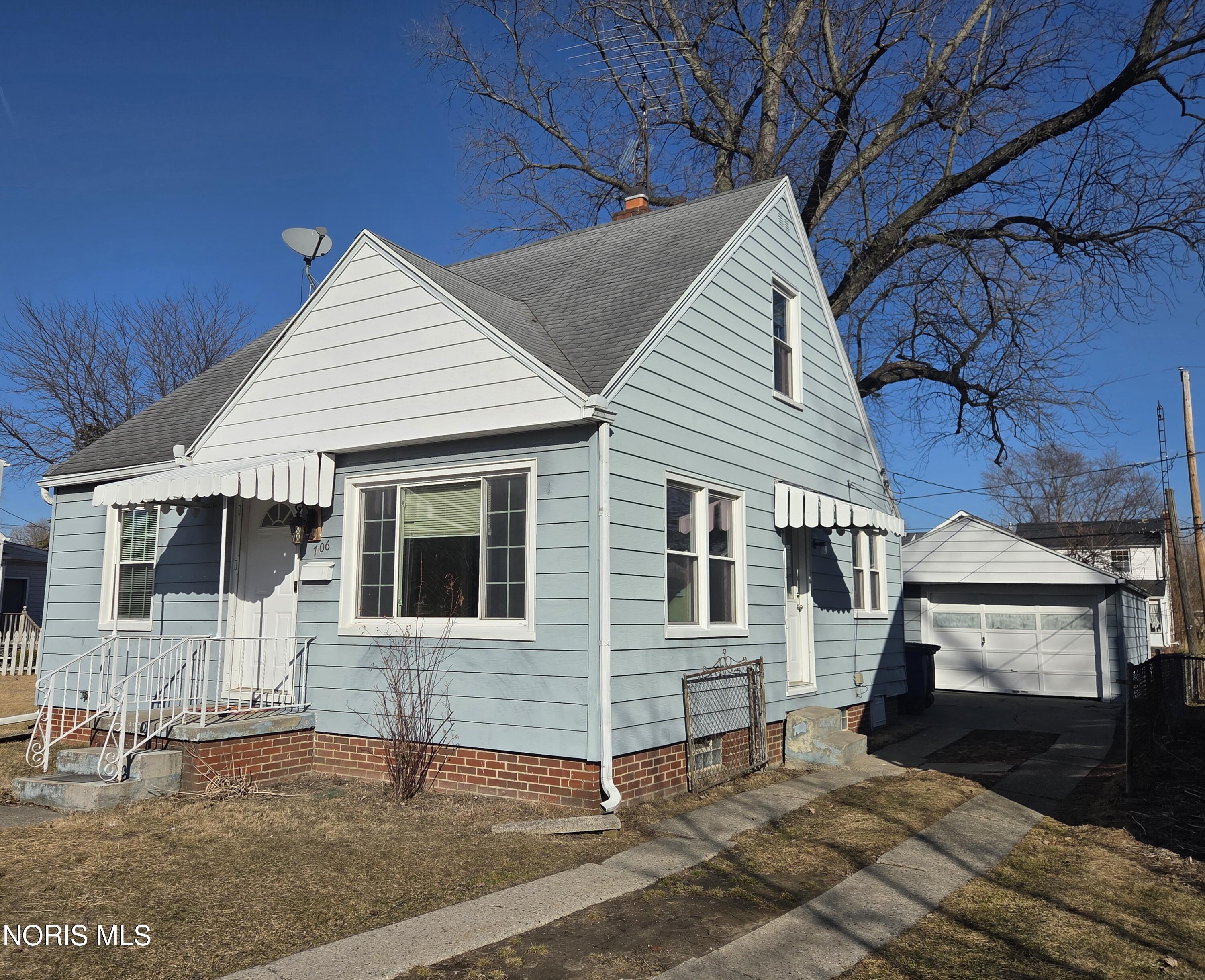 706 Carver Boulevard