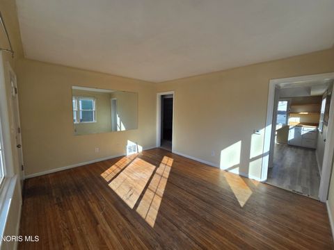 Tiny photo for 706 Carver Boulevard, Toledo, OH 43607 (MLS # 10004632)