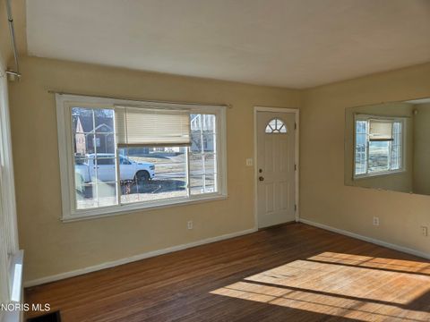 Tiny photo for 706 Carver Boulevard, Toledo, OH 43607 (MLS # 10004632)