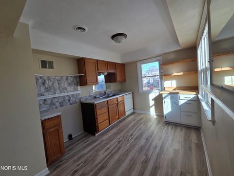 Tiny photo for 706 Carver Boulevard, Toledo, OH 43607 (MLS # 10004632)