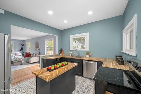 Tiny photo for 3304 Island Avenue, Toledo, OH 43614 (MLS # 10000342)